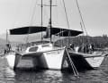Der 10,60 m lange und 6,20 m breite, als Ketsch getakelte Trimaran aus beschichtetem Sperrholz