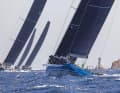 Wendy Schmidts Botin 85 „Deep Blue“ achteraus der 100-Fußer. Die US-Amerikanerin ist Mitbegründerin des Rennstalls 11th Hour Racing