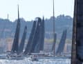 Yachtsport in allen Facetten: Vor Saint-Tropez' Portalet-Turm gingen über 200 Yachten in 14 Gruppen über die zuschauerfreundlich gelegte Startlinie.