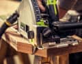 Saw out the contour. A hand-held circular saw is best suited for straight cuts, which is kept on track with a guide rail