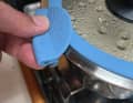 Silicone handles can be clamped onto the pouring rim to allow the pots to be moved with both hands
