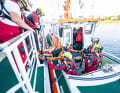 Il trasferimento di una persona ferita da una nave all'altra è praticato