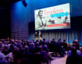 Kaum ein Platz blieb frei in der finnischen Musikhalle Musiikkitalo, wo das diesjährige Helsinki Classic Yacht Symposium stattfand. Moderiert wurde das Event von John Lammerts van Bueren und Sampaa Vilkuna, beide Mitglieder des fünfköpfigen Classic Yacht Symposium Commitee.