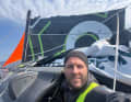 "Guyot"-Co-Skipper Robert Stanjek vor dem Notrigg mit Sprietsegel und Sturmfock
