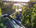 Die einzige Stelle in Europa, an der sich Straße, Eisenbahn und Wasserweg kreuzen: das Aquädukt im westschwedischen Håverud