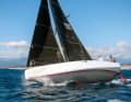 The boat can take a lot of position, but remains under full control thanks to the double blade system