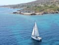 Sensazione mediterranea: Luca Jehle scivola lungo la costa di Cefalonia con il suo "Parsec".