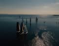 Diese Impression vom Garmin Round Denmark Race wirkt mehr als friedlich, doch das Rennen kann auch ganz anders: Insgesamt 680 Seemeilen lang ist der Inshore-Kurs für das Rennen ums dänische Inselreich.