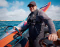 Hier unterstützt der ehemalige Top-Windsurfer Dom Tidey gerade die aus dem Nacra 17 ins olympische iQFOiL-Windsurfing umgestiegene Alica Stuhlemmer.