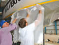 5 Then glue the glass scrims to the fuselage with epoxy resin. De-aerate well and check for detachment
