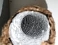 16. structure des tuyaux d'air froid : À l'intérieur se trouve un tuyau en mylar renforcé par un fil métallique, entouré à l'extérieur d'une isolation en fibre de verre et d'une feuille d'aluminium.