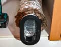 18. insulation of the connection: the glass fibre insulation that was initially pushed back for the screw connection is pressed back over the ring