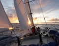 "Pen Duick VI" passe le Cap Horn