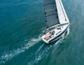 Le bateau n'est plus disponible qu'avec une barre franche.  Les avantages : beaucoup de place dans le cockpit, une meilleure maniabilité, une sensation de pilotage nettement supérieure