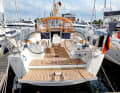 Dufour 350: The hatch is wider here, but not very deep, it is a full 60 centimetres above the water - a cramp for swimming. The heavy platform requires strength to catch up. The width at the stern: 3.17 metres