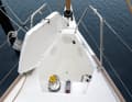 Dufour 350: The anchor locker is moulded as part of the deck and drained at the bottom to prevent water from entering the hull. The pulpit is open and set back. Climbing out via the bow becomes a climbing challenge