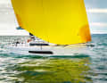 Dufour 37: Extremely voluminous cruising boat in comparison. Striking appearance. In the test, the boat demonstrated solid sailing characteristics and good handling. However, the price is high. Hull length 9.99 m; width 3.80 m; weight 6.5 tonnes; from 185,640 euros