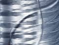 Dyneema: Das spezielle Polyethylen ist hochfest, reckarm und UV-stabil. Allerdings  auch teuer. Eignet sich für Gewebe und Laminate