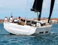 Powerful. The wide stern characterises the look. And makes two rudder blades necessary