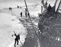 Weeks of attempts to prevent the "Endurance" from freezing are in vain. She is firmly in the grip of the ice for 281 days, drifting more than 570 miles to the north-west