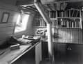 La cabina di Shackleton. La libreria parla della sua sete di esplorazione.