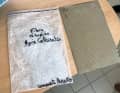 Voici à quoi ressemblent les fibres de verre après la séparation thermique de la résine. Les stratifiés Elium conservent la structure du tapis