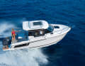 When cruising, the Merry Fisher 795 consumes around 40 litres per hour. That is more than twelve times as much as a comparably sized sailing yacht under engine power