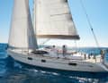 Oyster 475: The British do not have a 50-footer at the lower end of their model range. The closest to the Amel is the 475, which emerged from the Oyster 46, which explains the timeless lines. Expensive, but absolutely first class