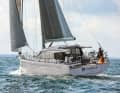 The genoa can be very large when sailing outside the shrouds. However, with the jibs mounted on the outside, it is then less high upwind