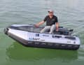 The new Q models from EZ-Raft offer a cockpit, just like conventional dinghies. However, they are designed to be significantly lighter. The picture shows the Q270.