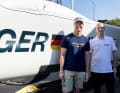 Ralf Schumacher beim Besuch des deutschen und des dänischen SailGP-Teams. Hier mit Rennstallgründer Thomas Riedel vor dem deutschen F50-Katamaran