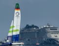 Das Germany SailGP Team mit Steuermann Erik Heil.