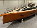 Sporty, performance-orientated hull lines characterise the design. The bow section remains relatively slim in comparison.