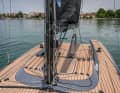 Clear structures. All halyards and trim lines are clearly laid out in the cockpit.