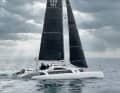 André Bätz s'élance sur la mer Baltique avec son trimaran modifié "Flaneur" lors de l'entraînement pour la course en solitaire Silverrudder.