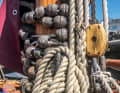 Clous, blocs de corail, palmes en bois, cordages en chanvre - tout est presque comme avant