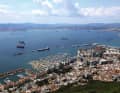 La baia di Algeciras con il centro di Gibilterra in primo piano