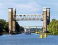 Die Eisenbahn-Hubbrücke in Trollhättan hat geschlossen nur 2,80 Meter Durchfahrtshöhe
