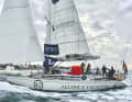 Die Swan 53 „Sterna/Allspice Yachting“, auf der Ebru Yaral segelt, führt die südafrikanische Flagge. Eine international gemischte Crew nimmt darauf am Ocean Globe Race teil. Das Rennen begann im September 2023 in Südengland und endet dort im April 2024.