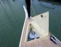 Der Ankerkasten ist Teil der Decksform und drainagiert. So kommt kein Wasser ins Boot