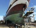 Solide gebaut: Das Unter­wasserschiff ist mit Kupferplatten versehen...