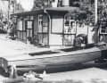 From the old days: In the backyard of the former shipyard site in Lembruch am Dümmer, a recently completed dinghy is being fitted with fittings. The shipyard only moved to new halls in Hüde, three kilometres away, in 1980
