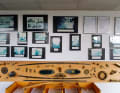 Im Showroom erzählen verblichene Fotos  die lange Geschichte der Traditionswerft