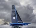 Die "SVR Lazartigue" von François Gabart rundete den Fastnet-Felsen als Erste