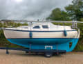 Wetted surface: The long keel provides ideal protection for the prop and rudder. But manoeuvres under engine need to be very well practised. Aft is hardly possible