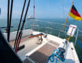 The cockpit is remarkably tidy. It also works very well single-handed, the boat always remains fully under control