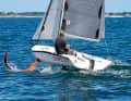 Un gioco da ragazzi. Il foiling con il Gerys 4.7 non richiede conoscenze particolari. A partire da dieci nodi di vento si sale