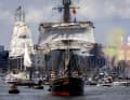 The clipper "Stad Amsterdam" during the entry parade in the middle of last week, surrounded by hundreds of escort boats