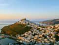 Der Hauptort von Astipalaia, Chora, liegt spektakulär auf einem Berg.