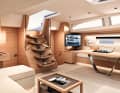 In der Cruising-Variante liegt der Salon relativ hoch und bietet echtes Panorama